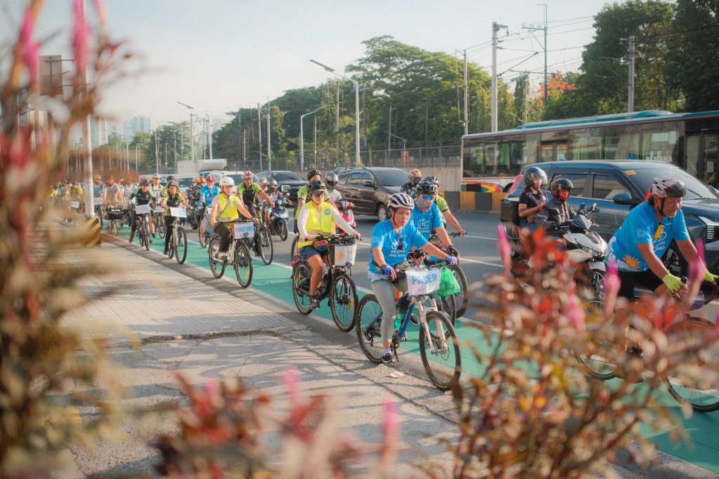 350 Pilipinas bike bus